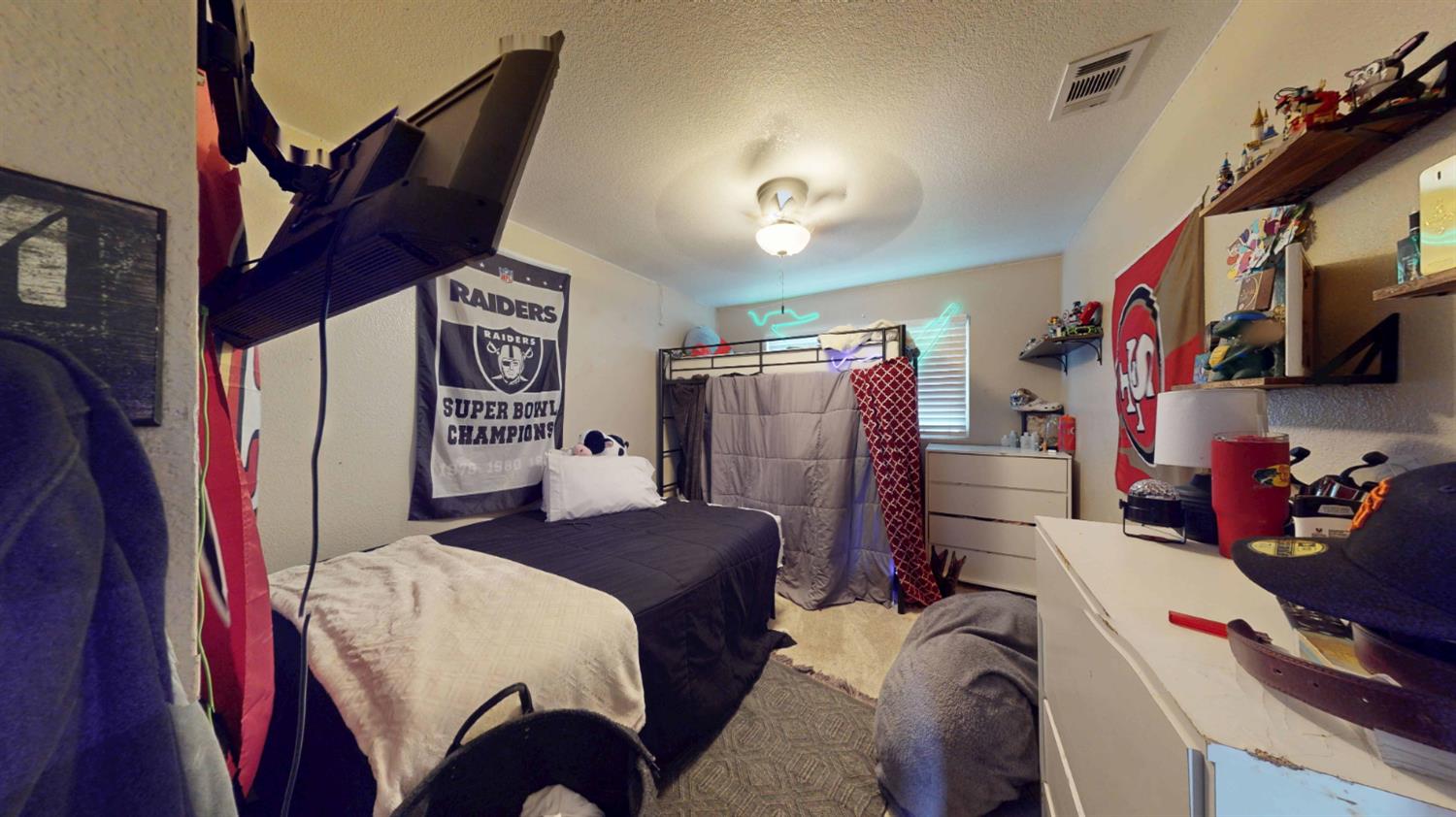 1744 Hyde Park Ln, Manteca, CA 95336