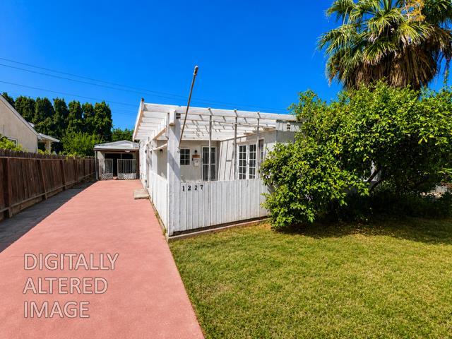 1217 Woodman Way, Modesto, CA 95350