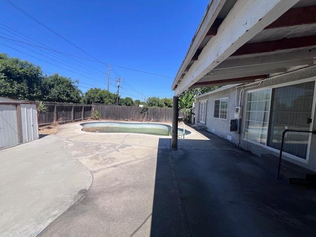 1217 Woodman Way, Modesto, CA 95350