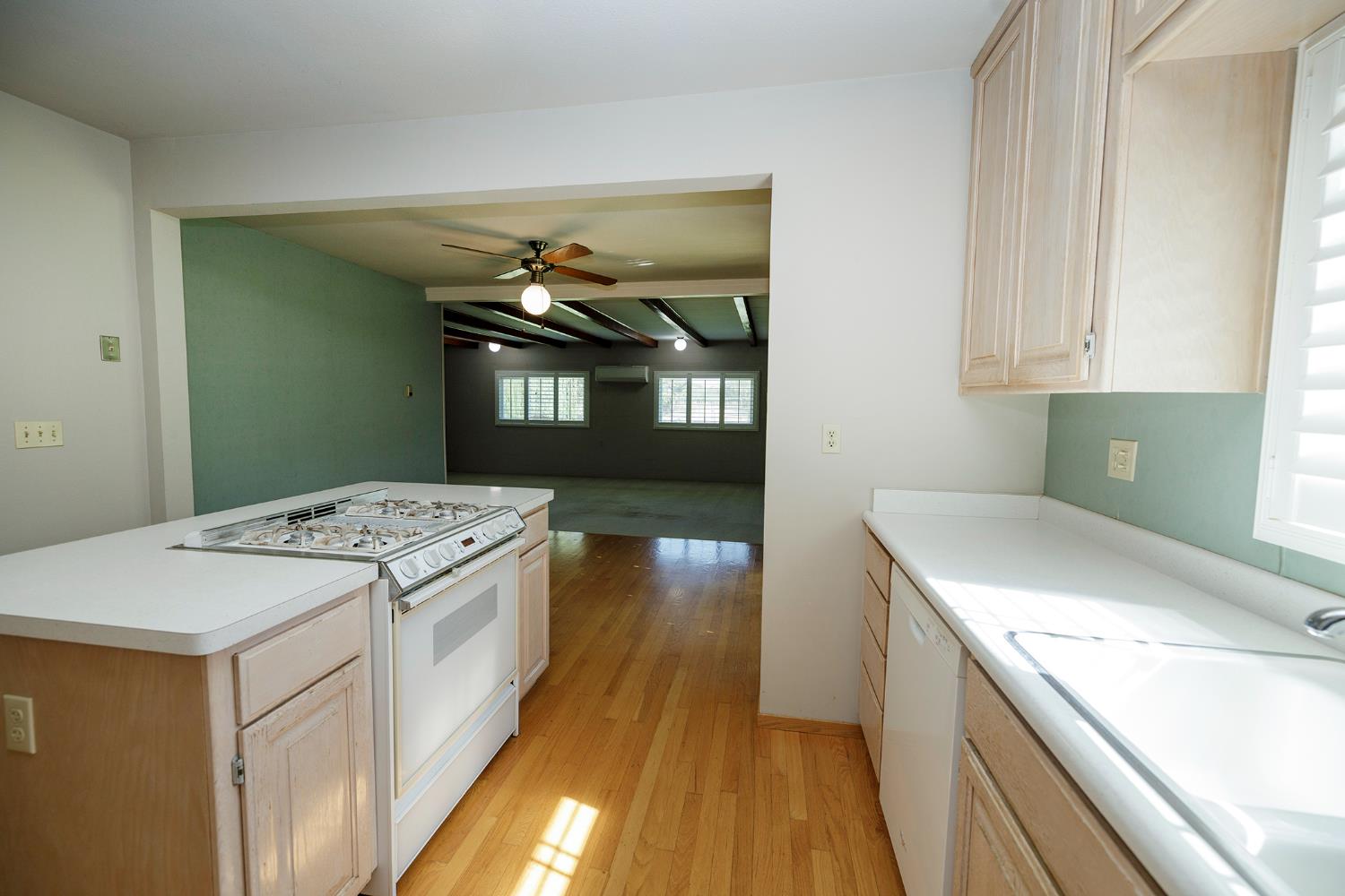 22342 Henry Rd, Escalon, CA 95320