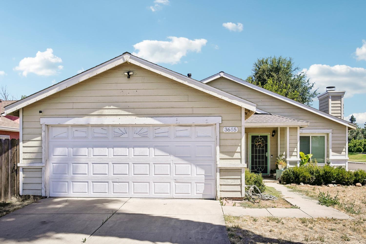 3655 Castlepark Dr, Riverbank, CA 95367