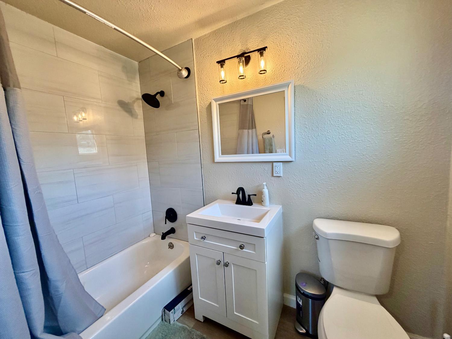 1916 Scenic Dr, Modesto, CA 95355