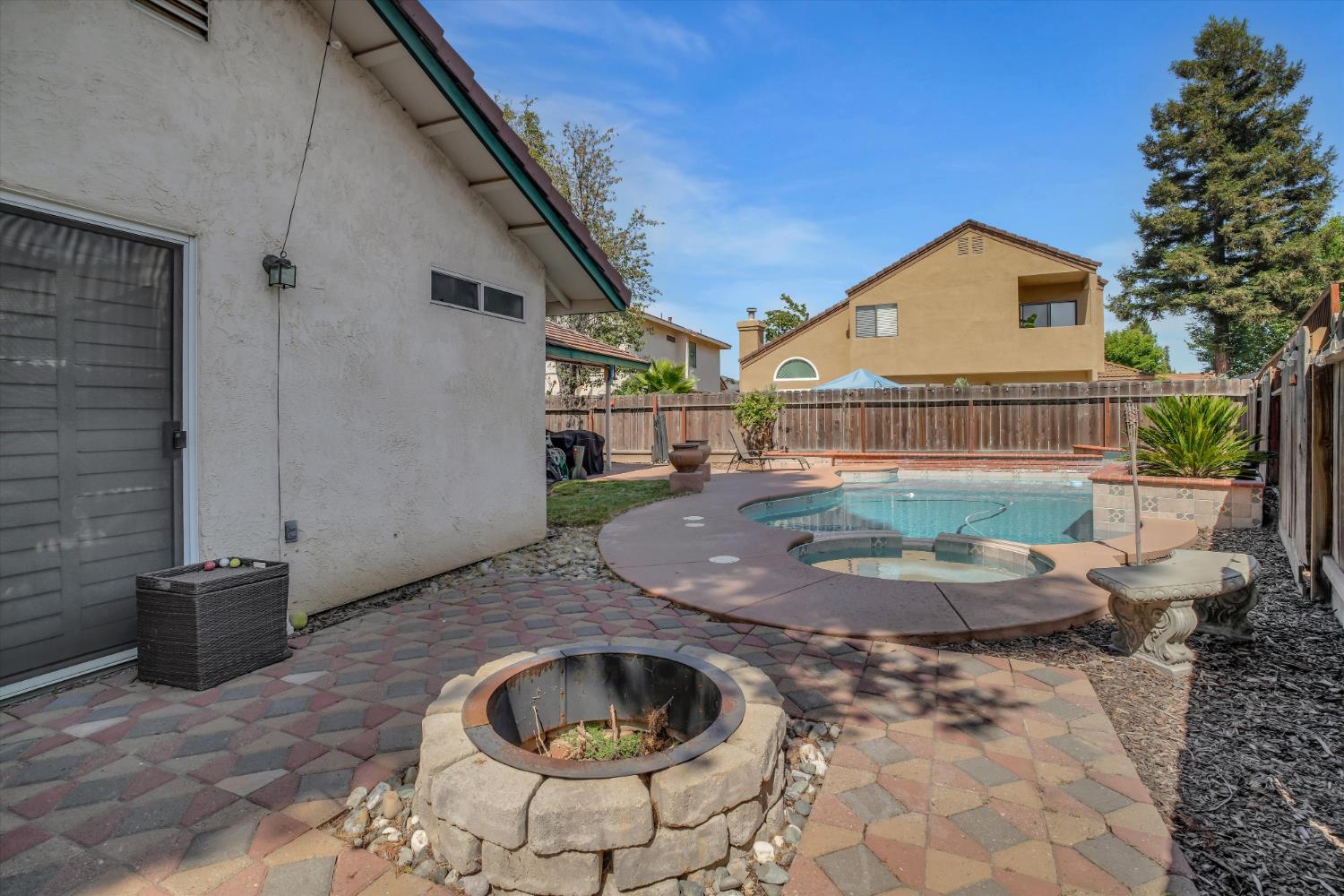 2504 Crosswood Way, Modesto, CA 95355