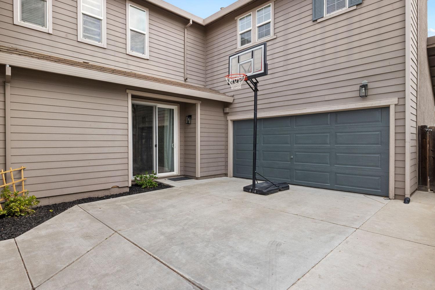4130 Enclave Dr, Turlock, CA 95382