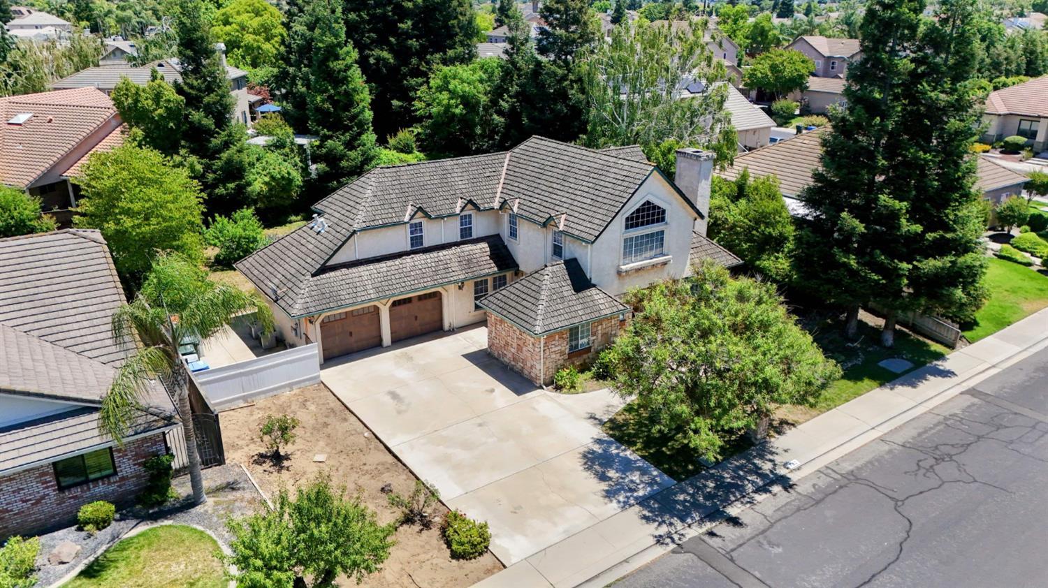 782 Shadowbrook Ln, Manteca, CA 95336