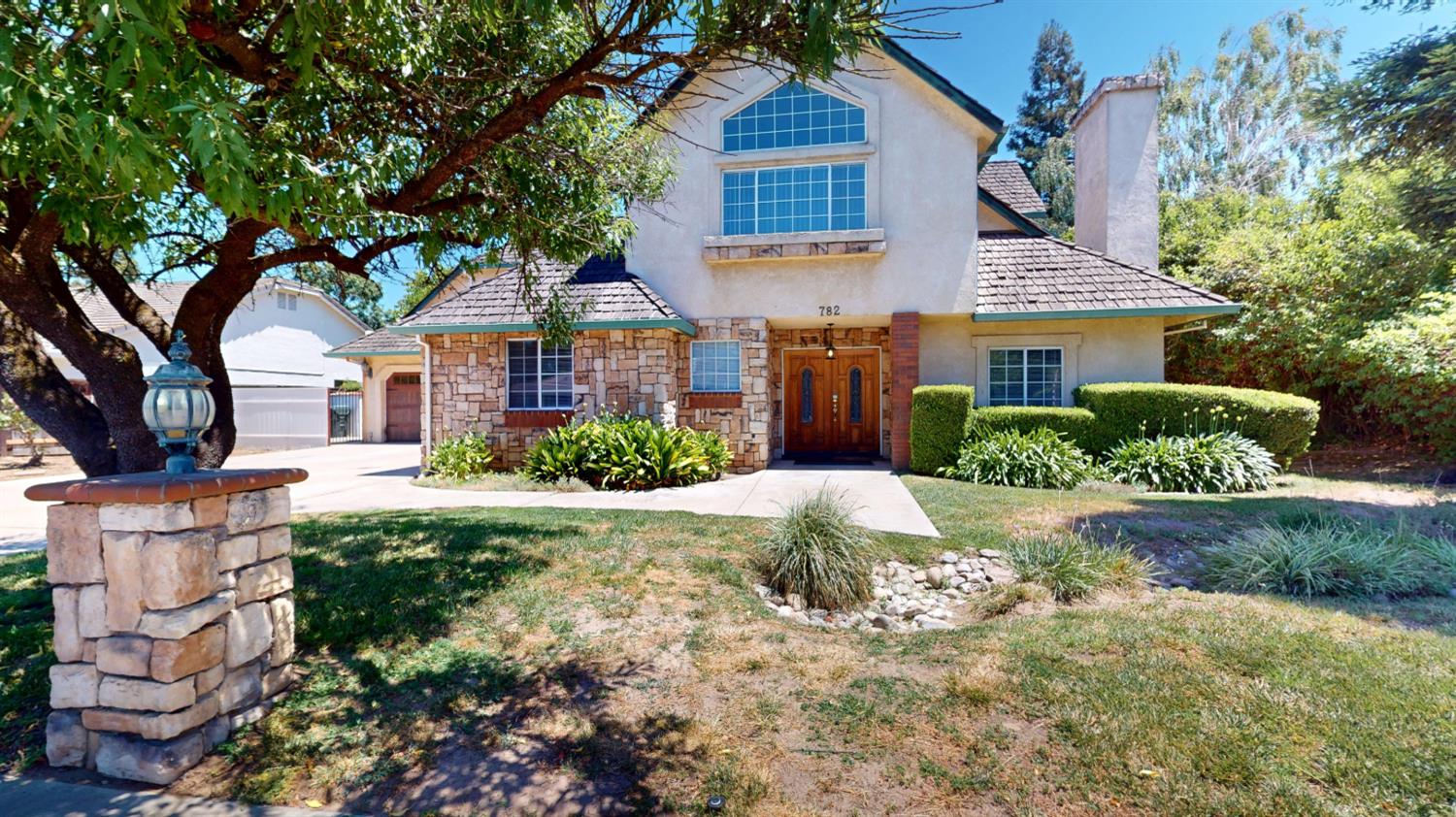 782 Shadowbrook Ln, Manteca, CA 95336