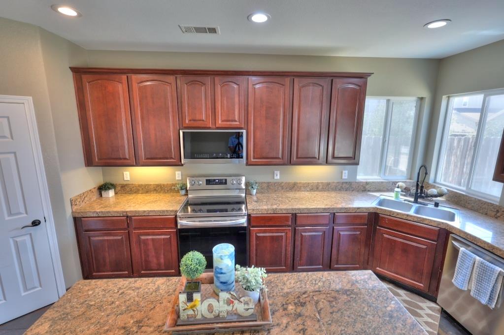 6801 Varni Way, Hughson, CA 95326