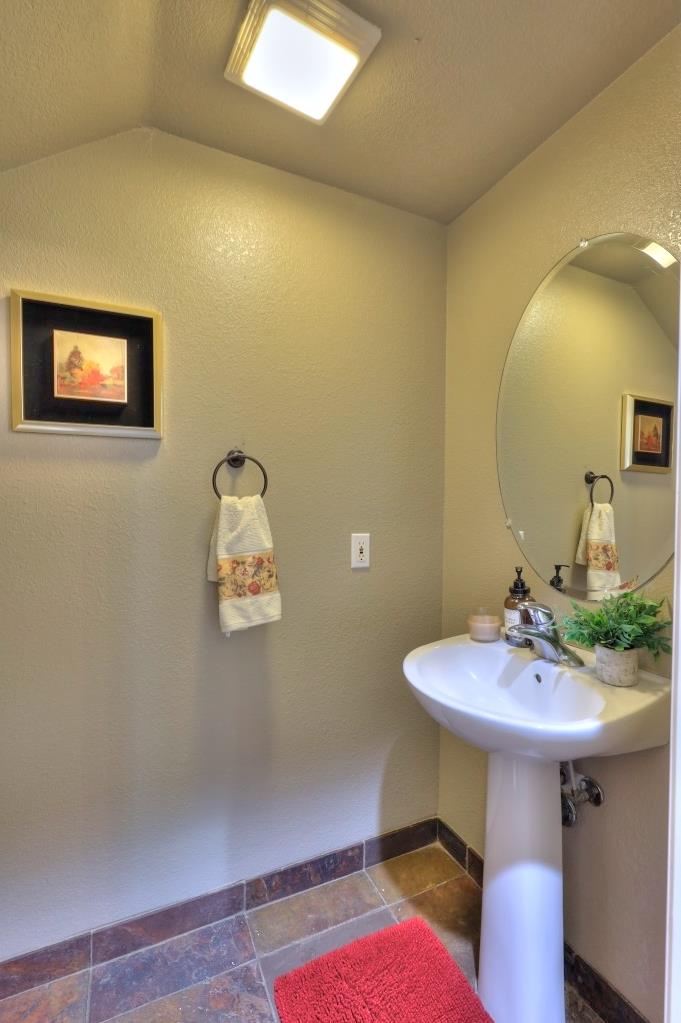 6801 Varni Way, Hughson, CA 95326