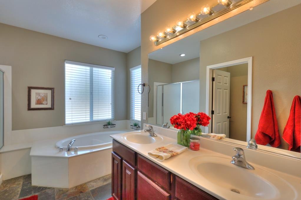 6801 Varni Way, Hughson, CA 95326