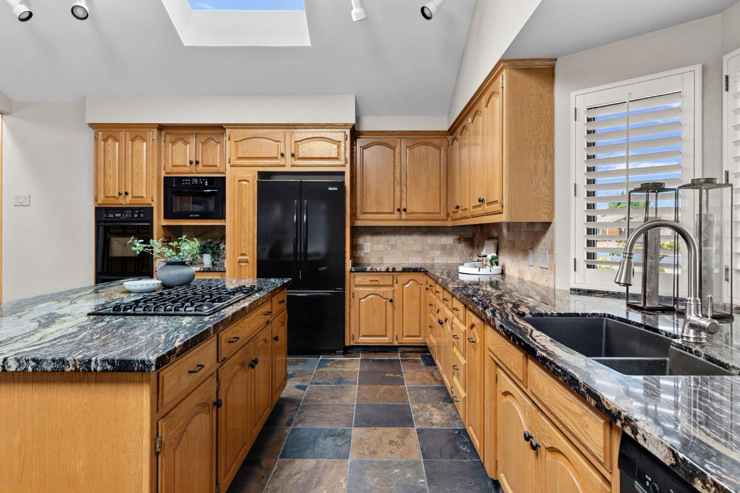 2809 Londonderry Ct, Modesto, CA 95350