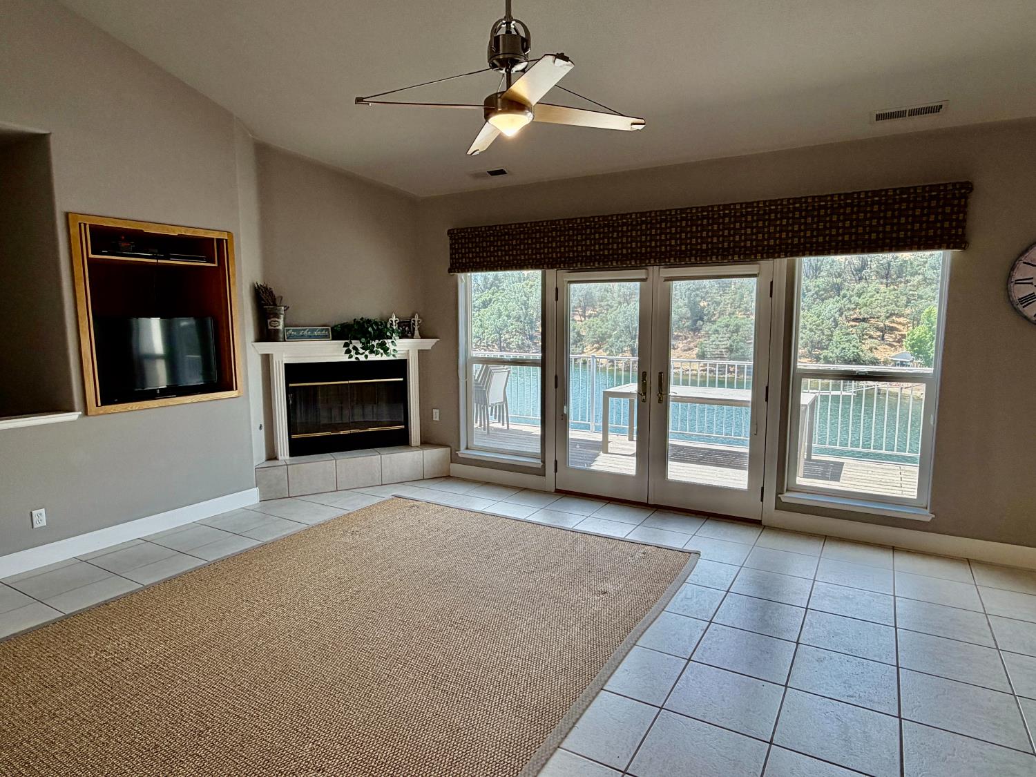 1073 Shoreline Dr, Copperopolis, CA 95228