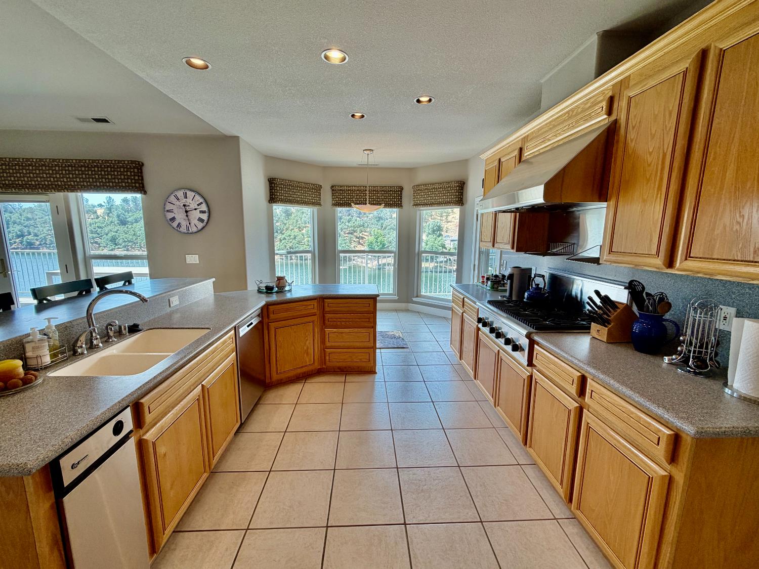 1073 Shoreline Dr, Copperopolis, CA 95228