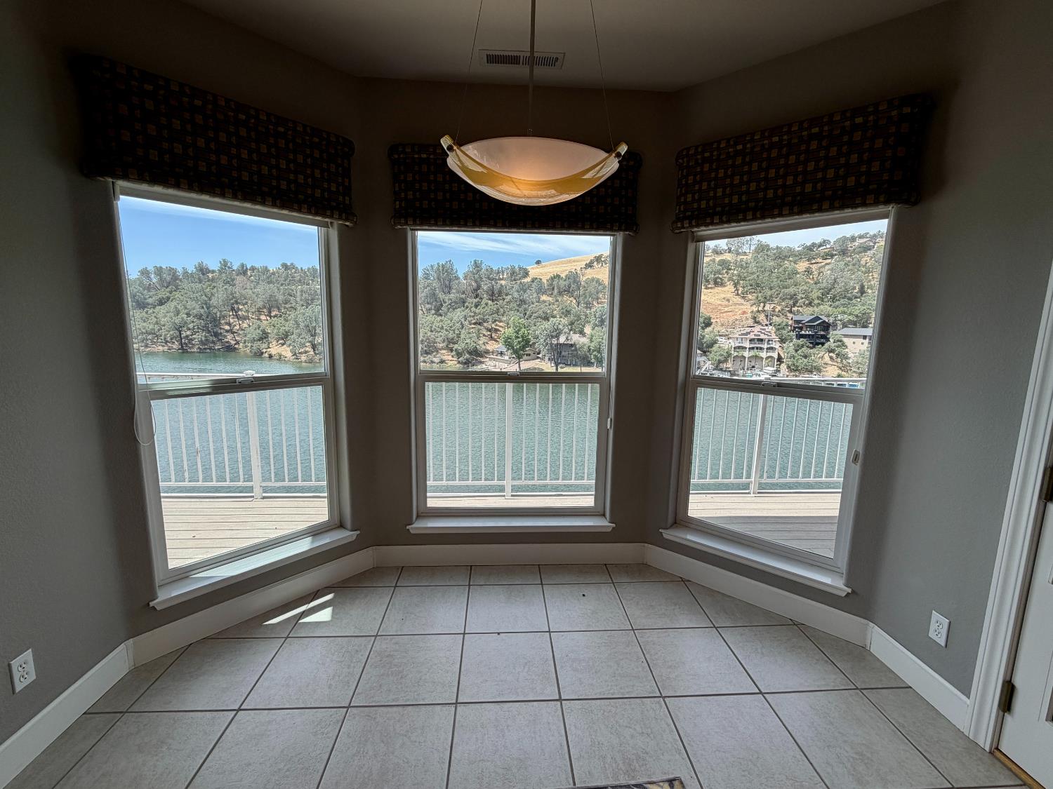 1073 Shoreline Dr, Copperopolis, CA 95228