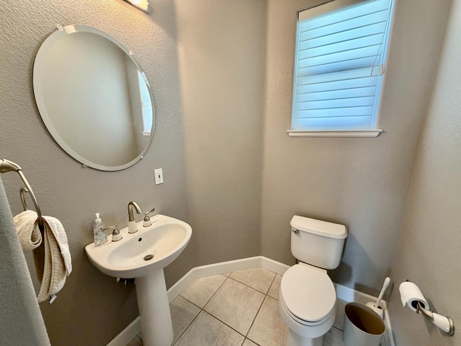 1073 Shoreline Dr, Copperopolis, CA 95228