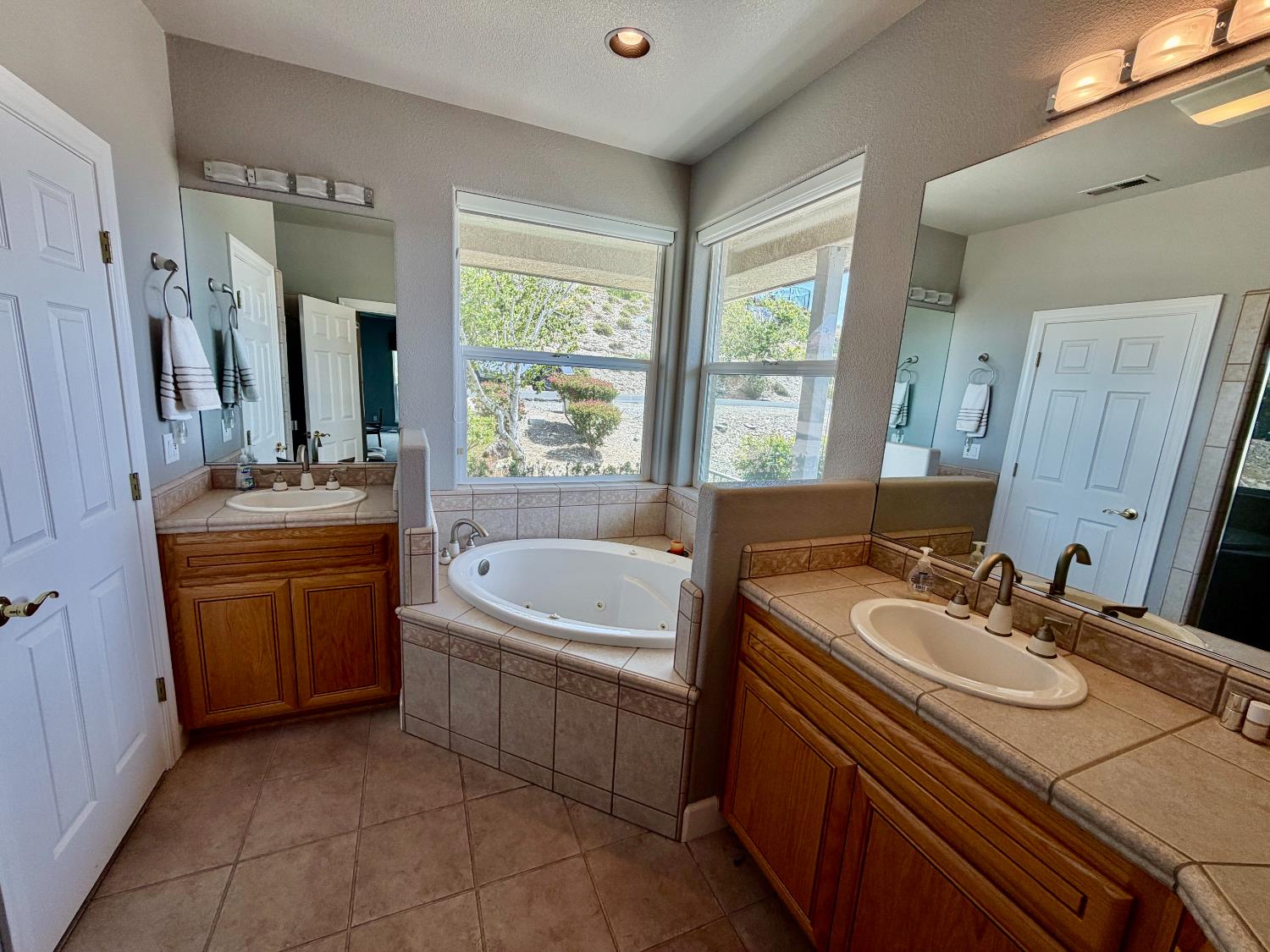 1073 Shoreline Dr, Copperopolis, CA 95228