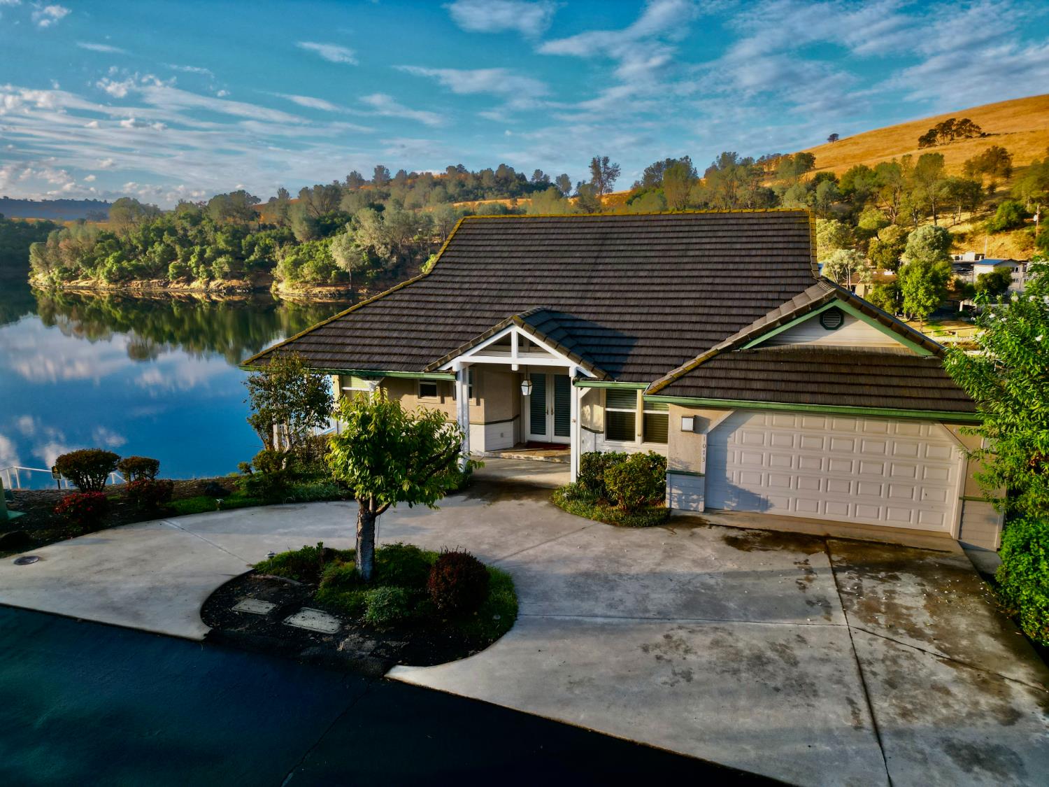1073 Shoreline Dr, Copperopolis, CA 95228