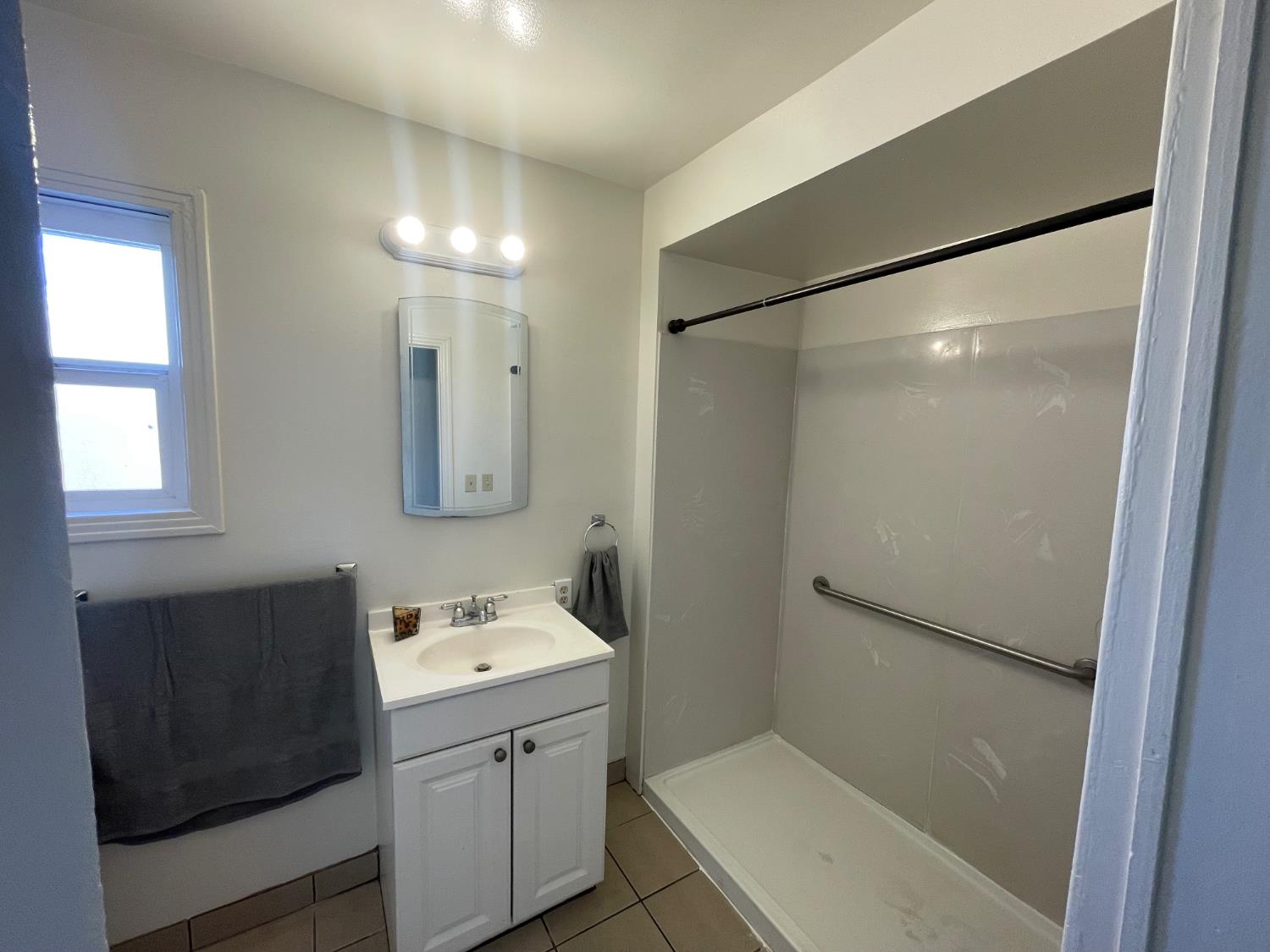 703 Flower St, Turlock, CA 95380
