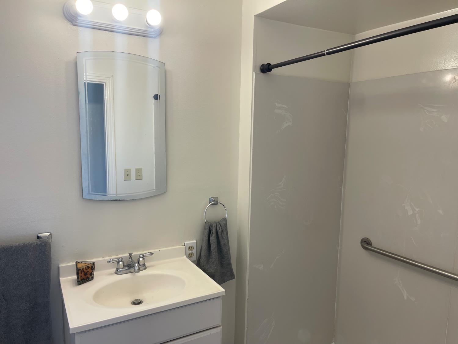 703 Flower St, Turlock, CA 95380