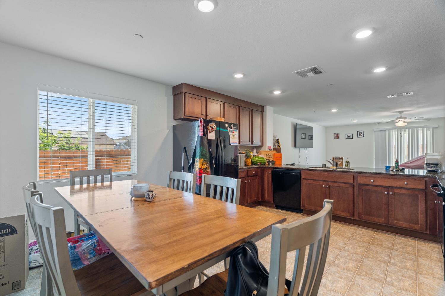 702 Dean Ct, Merced, CA 95341