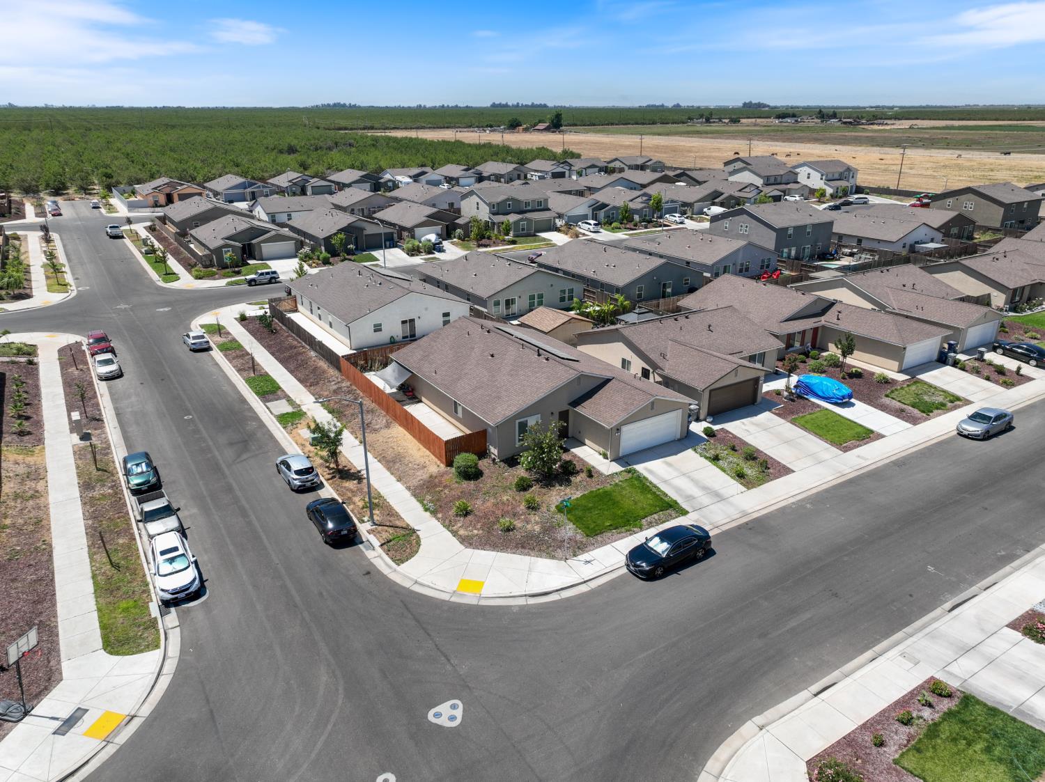 702 Dean Ct, Merced, CA 95341