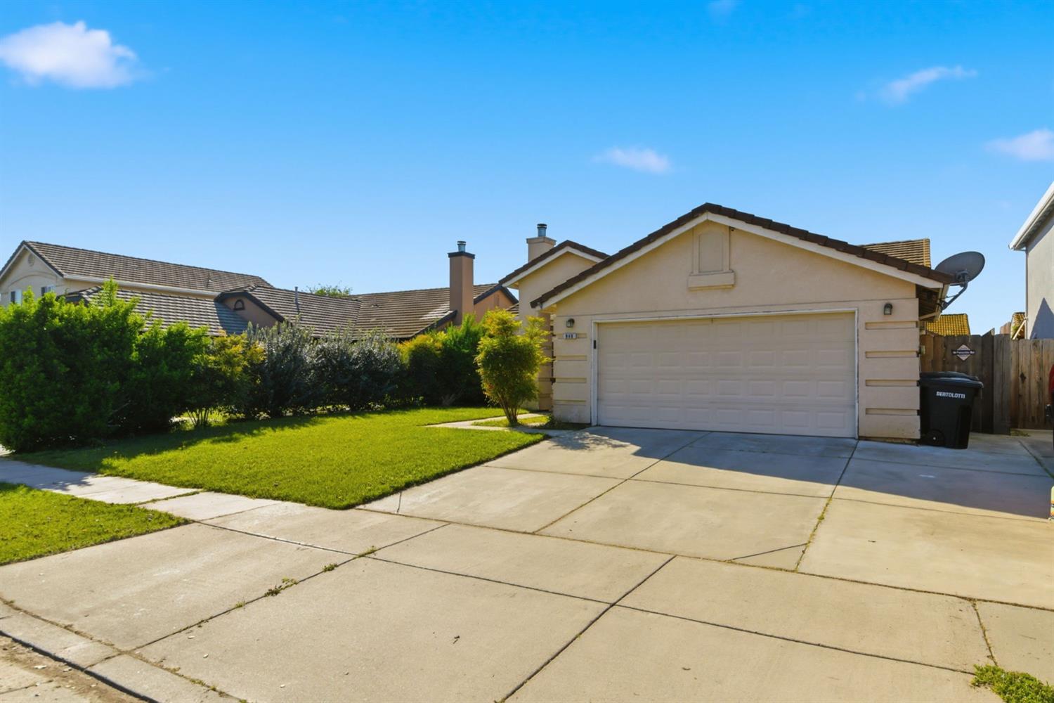 940 Allacante Dr, Ceres, CA 95307