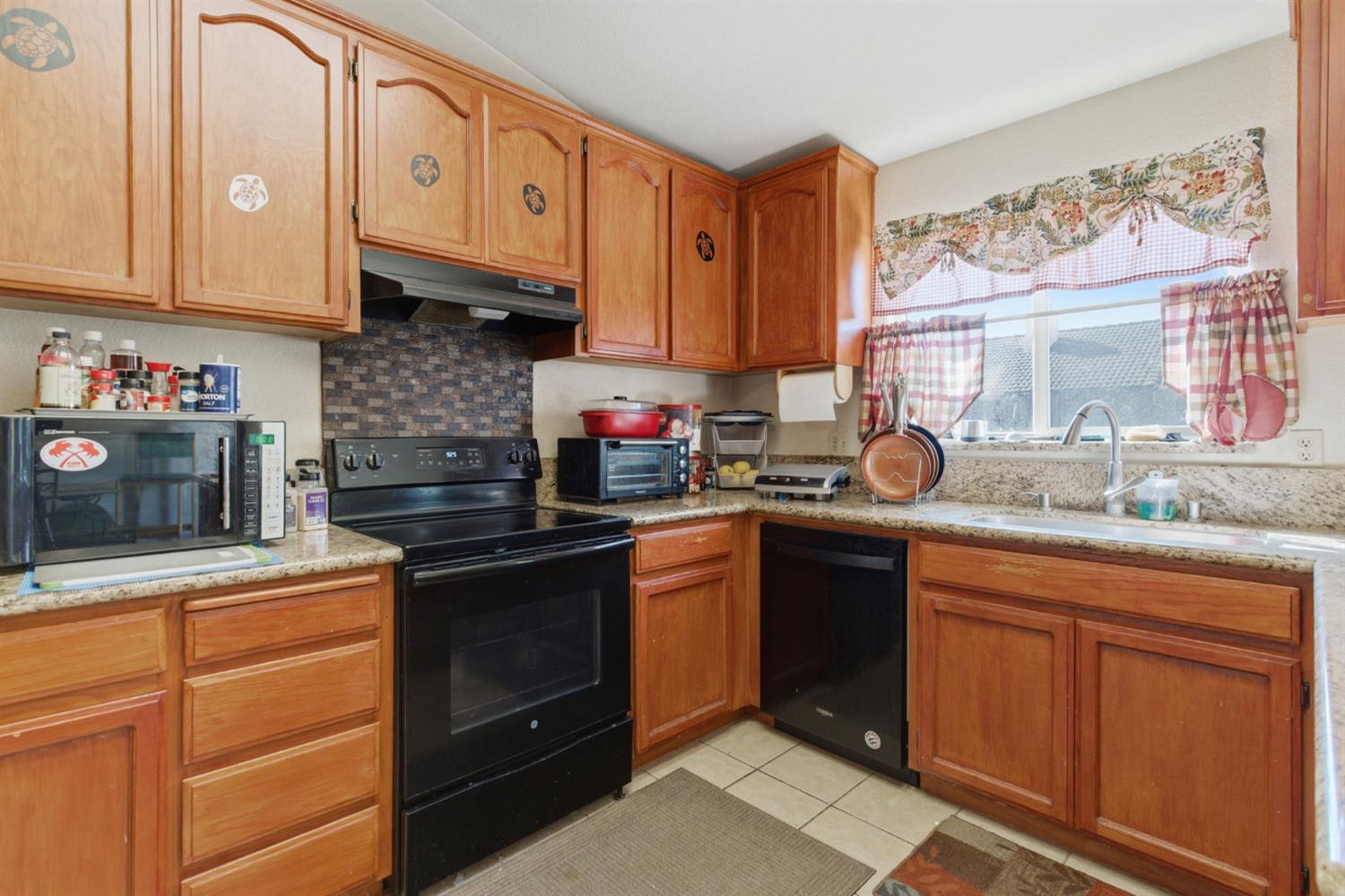940 Allacante Dr, Ceres, CA 95307