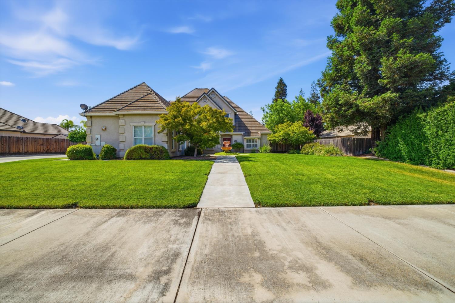 1718 Doak Blvd, Ripon, CA 95366