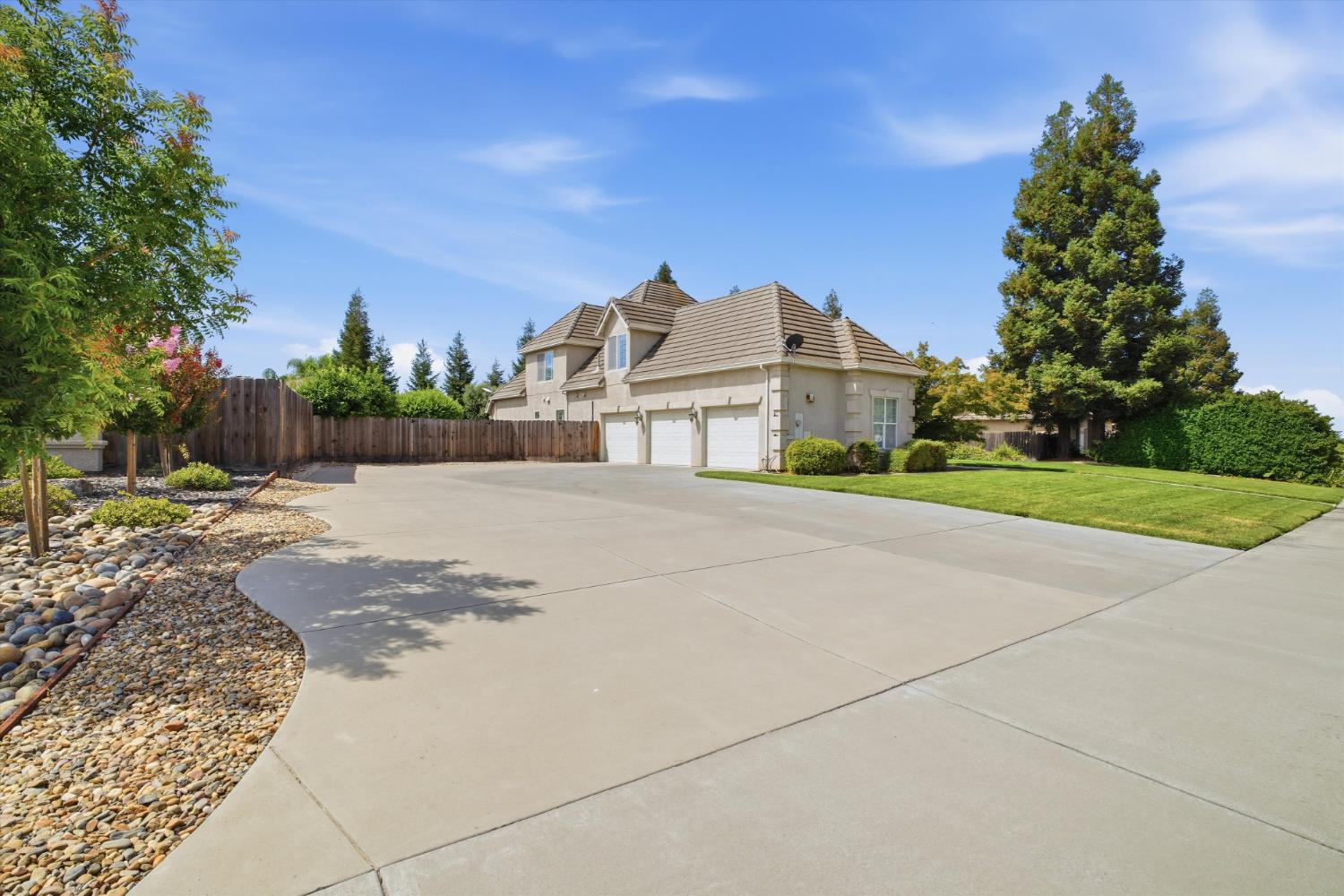 1718 Doak Blvd, Ripon, CA 95366