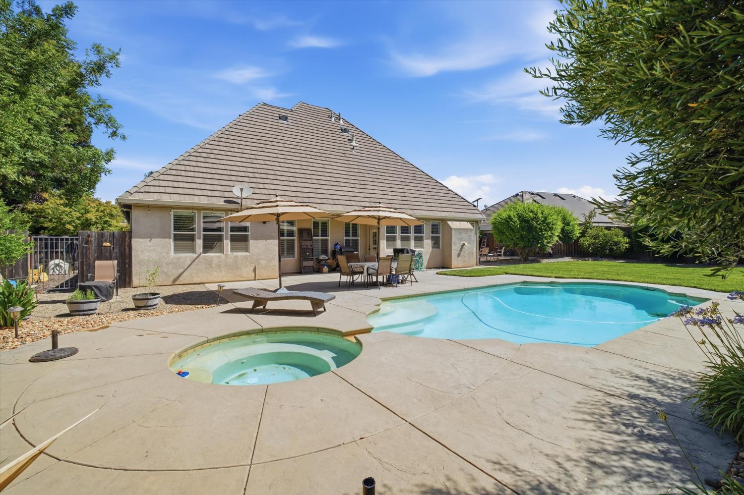 1718 Doak Blvd, Ripon, CA 95366