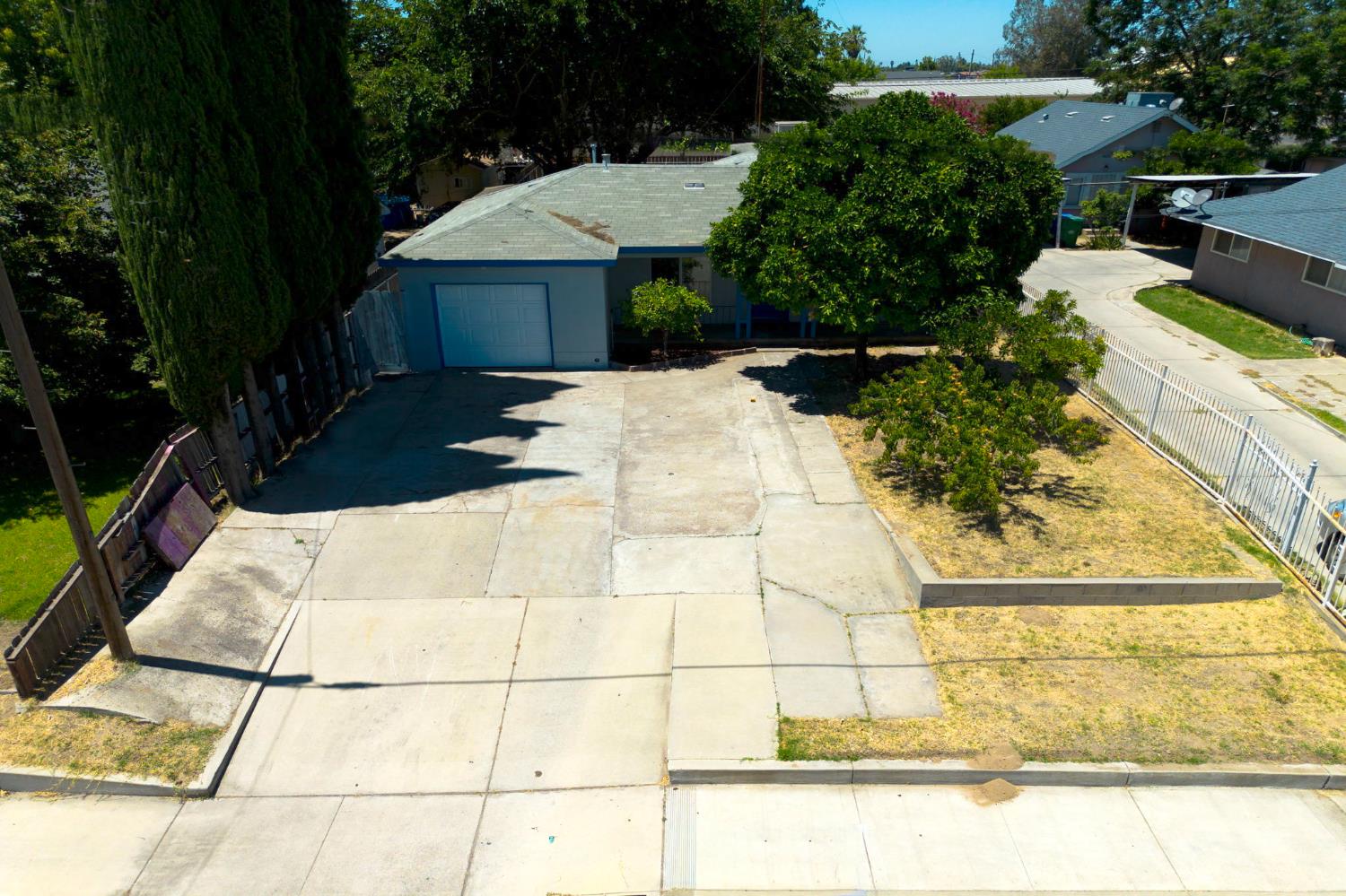 6807 N Cottage St, Winton, CA 95388