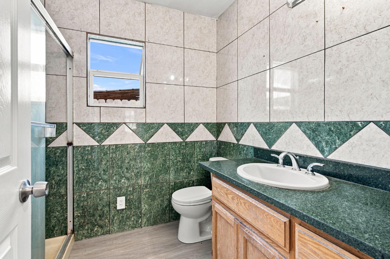 6807 N Cottage St, Winton, CA 95388