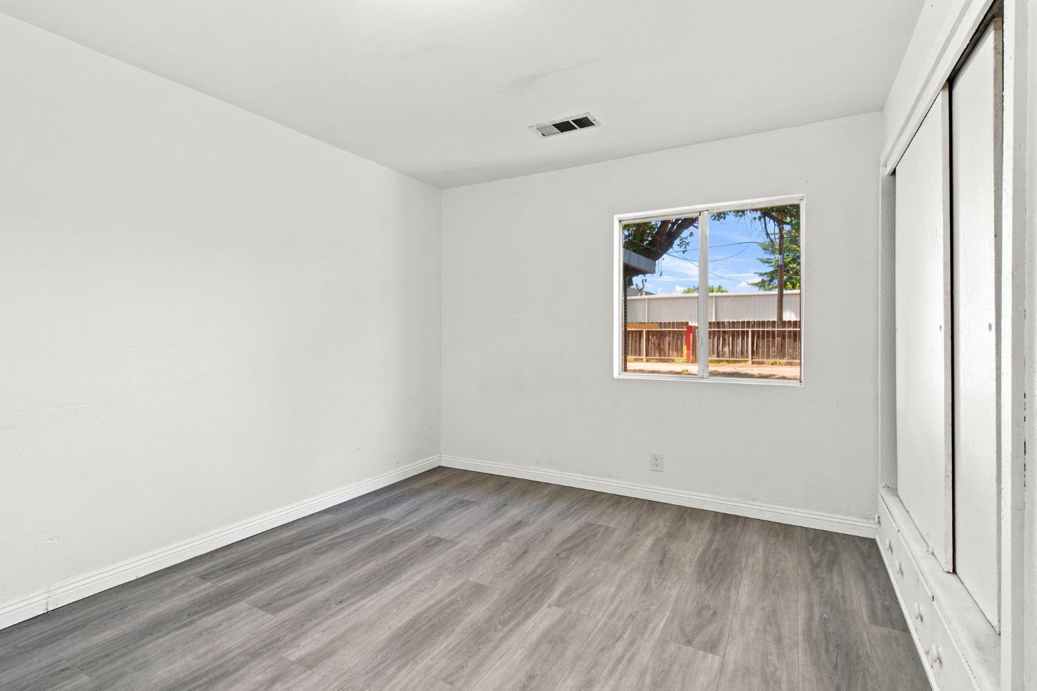 6807 N Cottage St, Winton, CA 95388