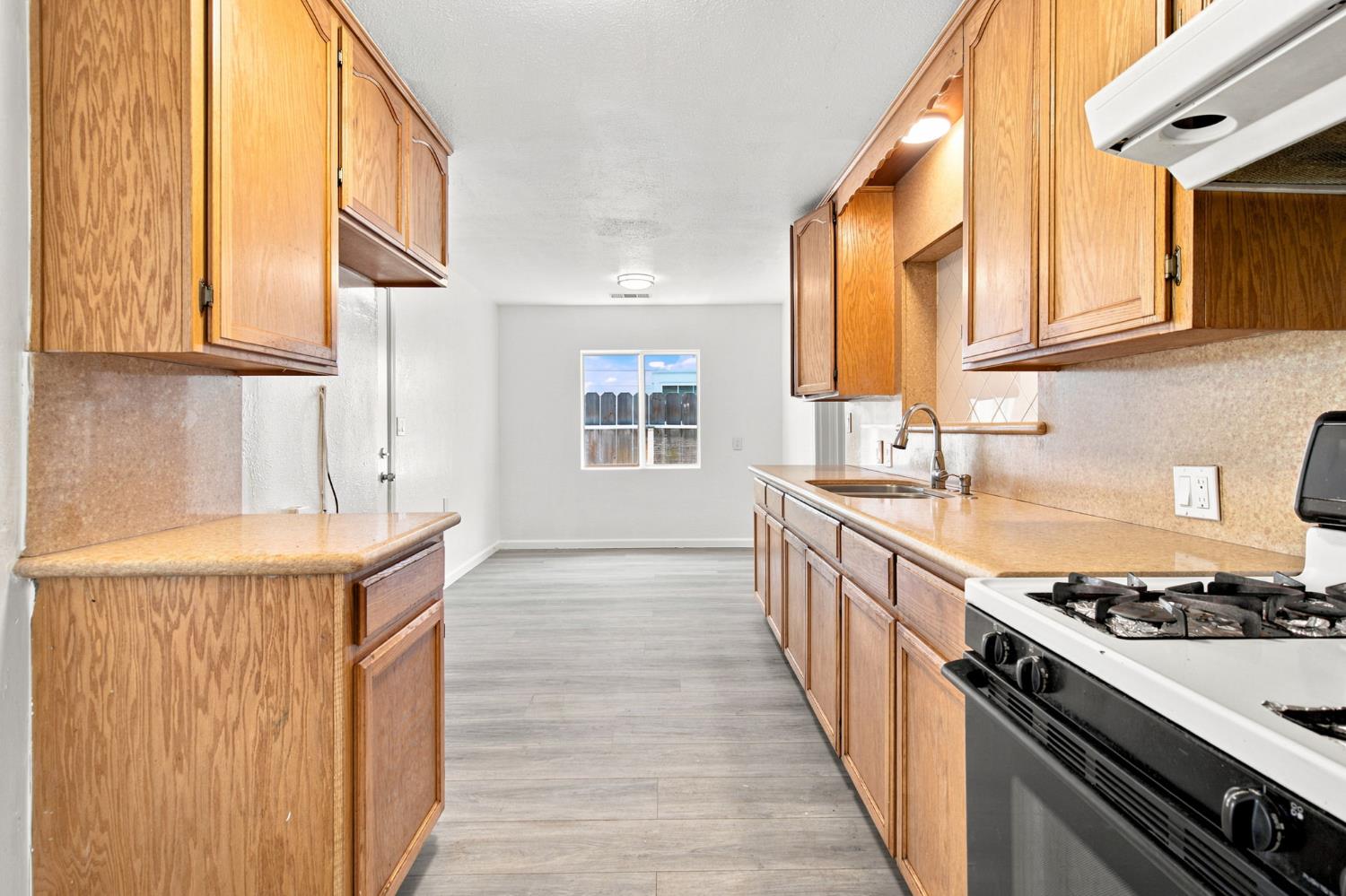6807 N Cottage St, Winton, CA 95388
