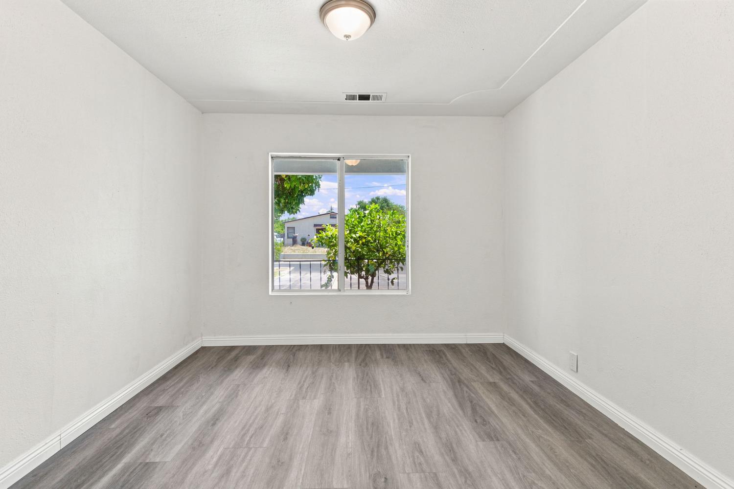 6807 N Cottage St, Winton, CA 95388