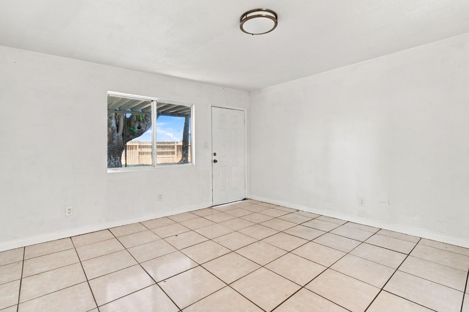 6807 N Cottage St, Winton, CA 95388