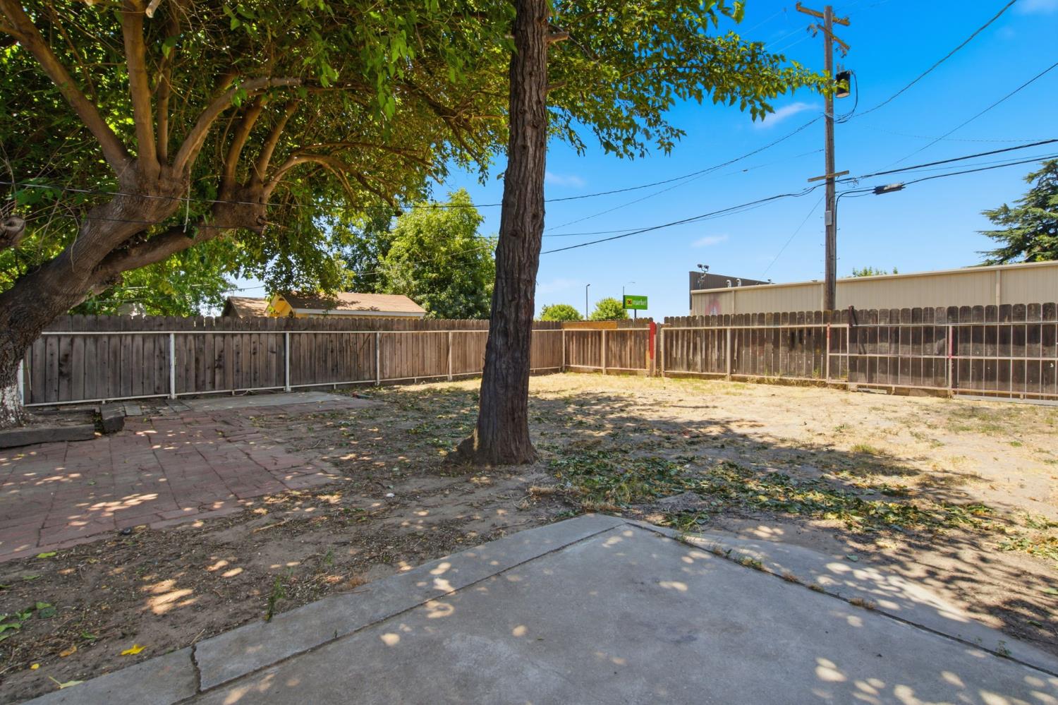 6807 N Cottage St, Winton, CA 95388