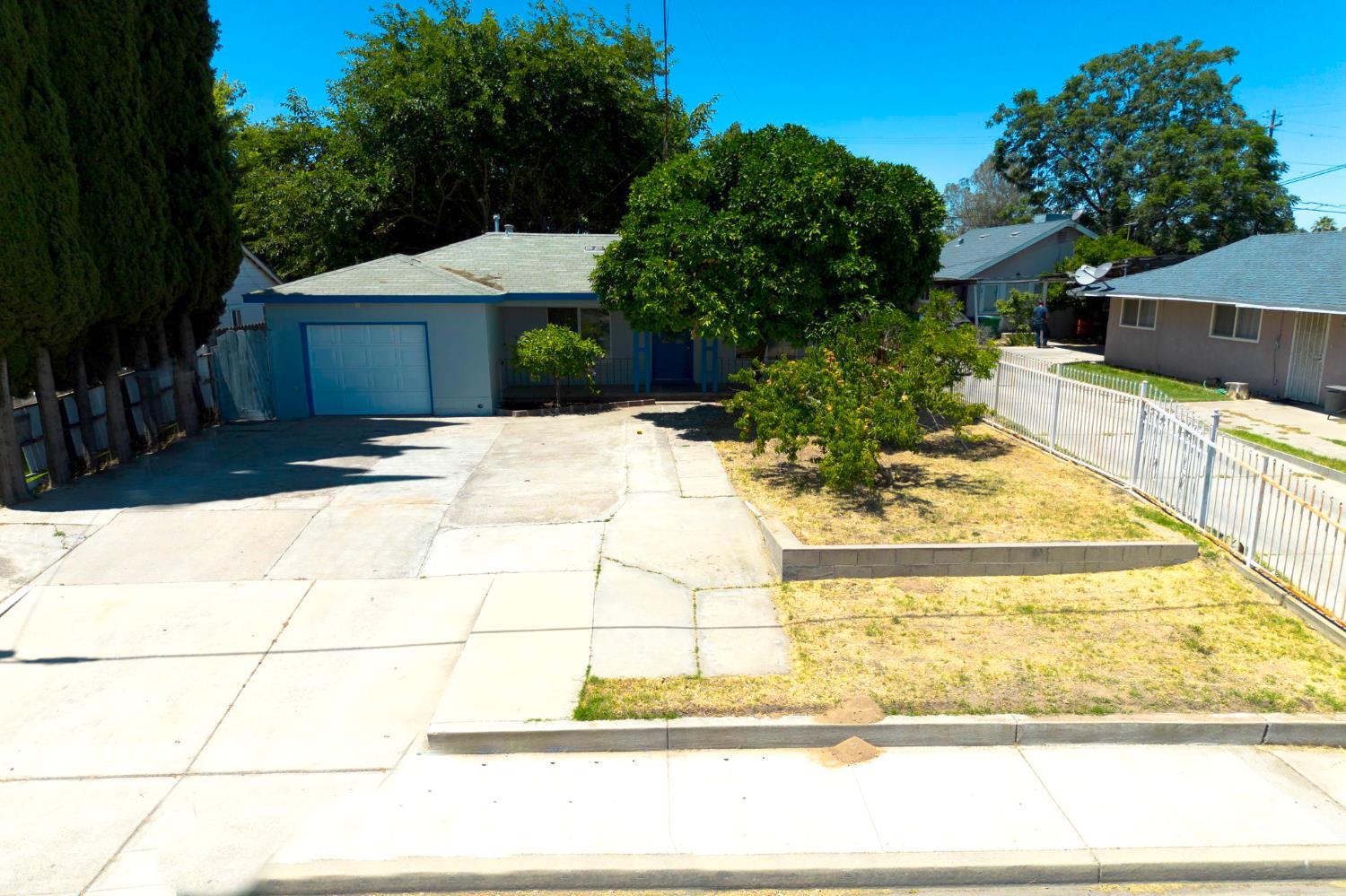 6807 N Cottage St, Winton, CA 95388