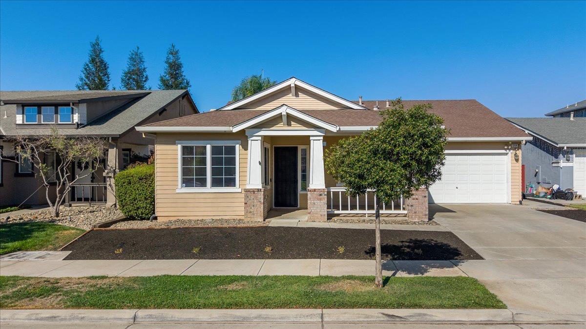 564 Old Bluff Ct, Oakdale, CA 95361