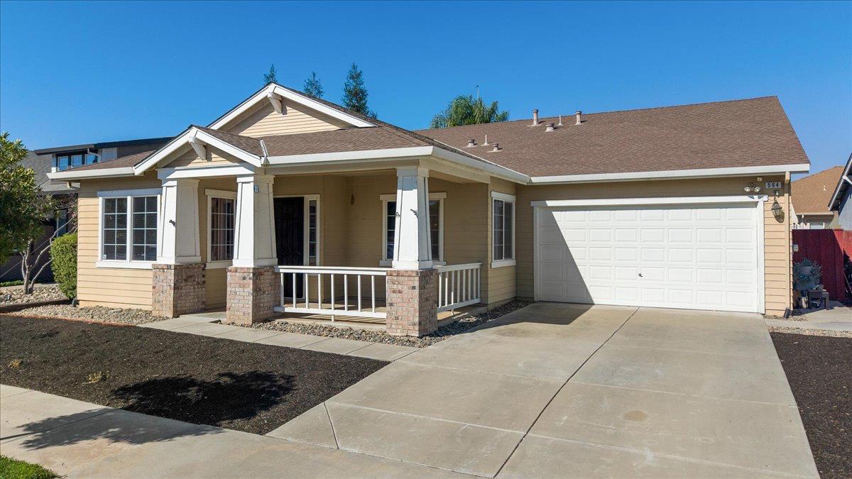 564 Old Bluff Ct, Oakdale, CA 95361