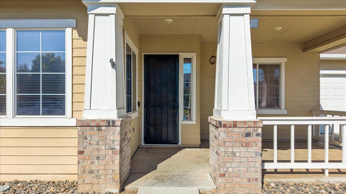 564 Old Bluff Ct, Oakdale, CA 95361