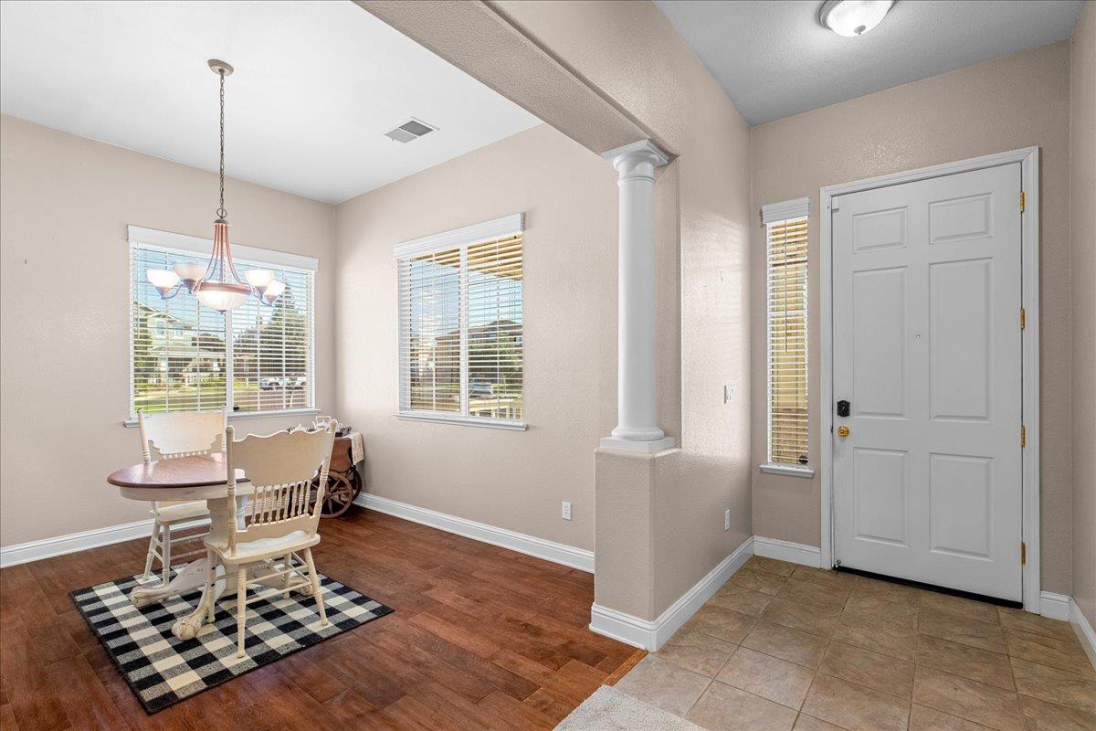 564 Old Bluff Ct, Oakdale, CA 95361