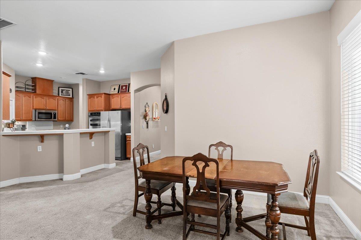 564 Old Bluff Ct, Oakdale, CA 95361