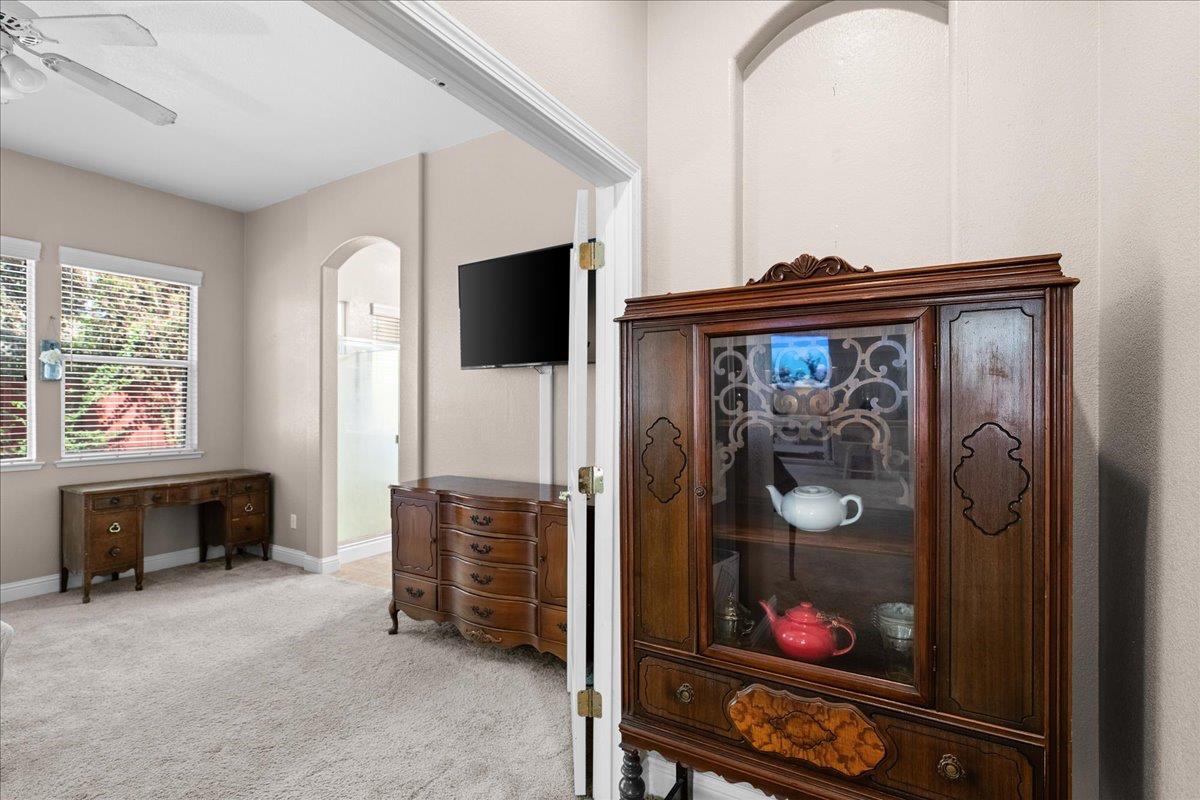 564 Old Bluff Ct, Oakdale, CA 95361