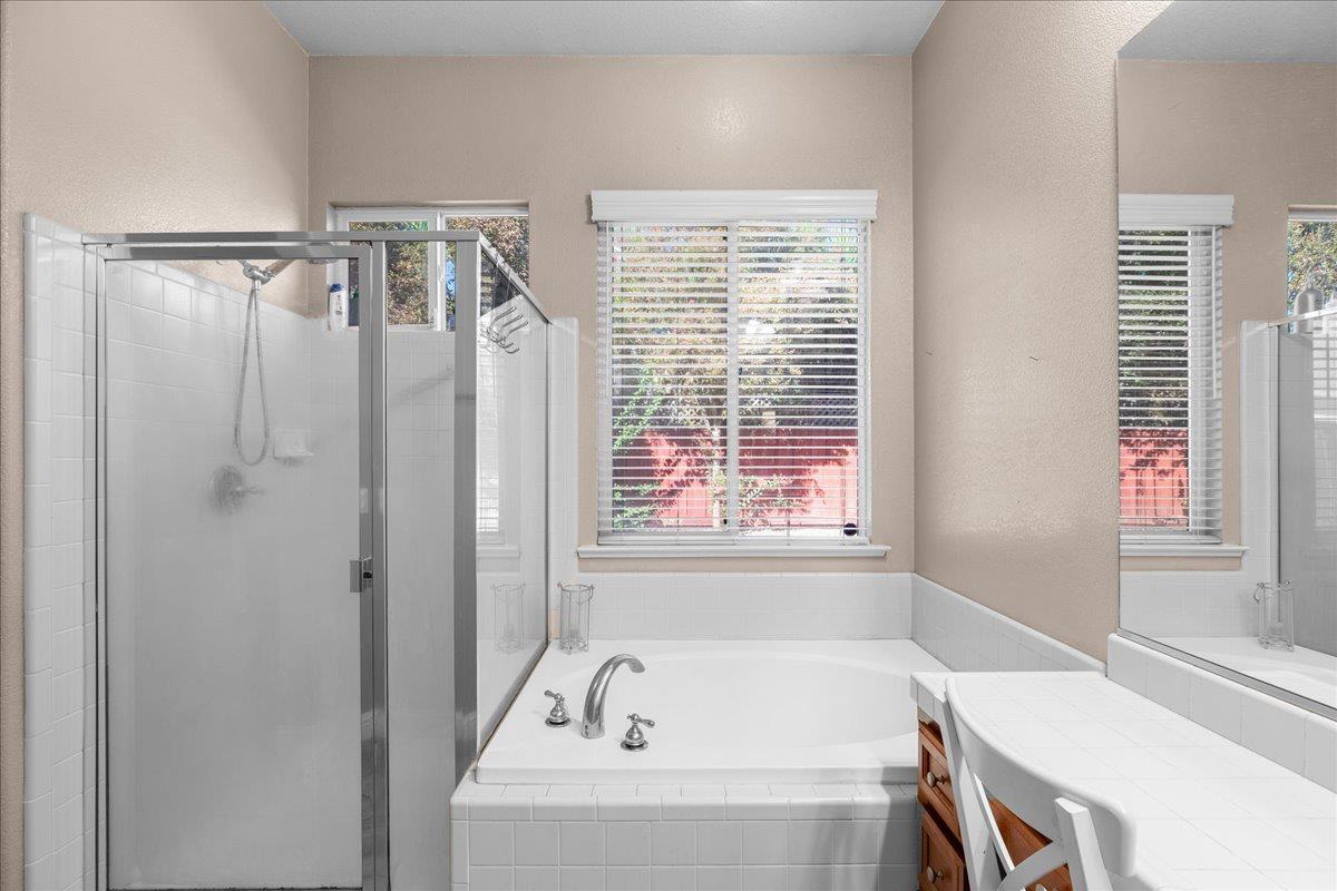 564 Old Bluff Ct, Oakdale, CA 95361