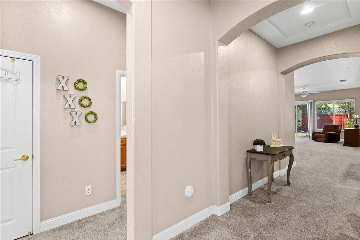 564 Old Bluff Ct, Oakdale, CA 95361