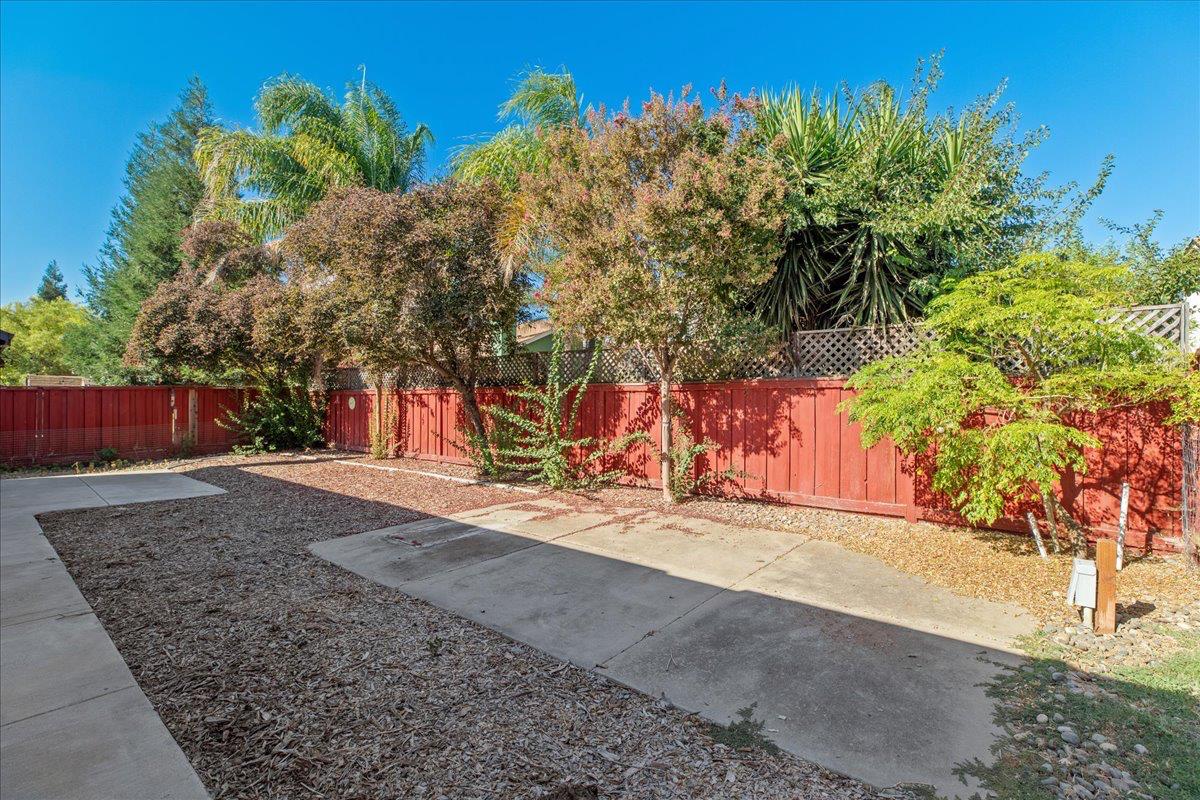 564 Old Bluff Ct, Oakdale, CA 95361