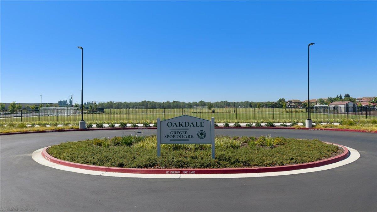 564 Old Bluff Ct, Oakdale, CA 95361