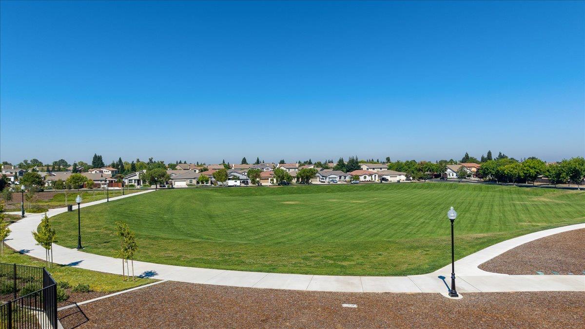 564 Old Bluff Ct, Oakdale, CA 95361