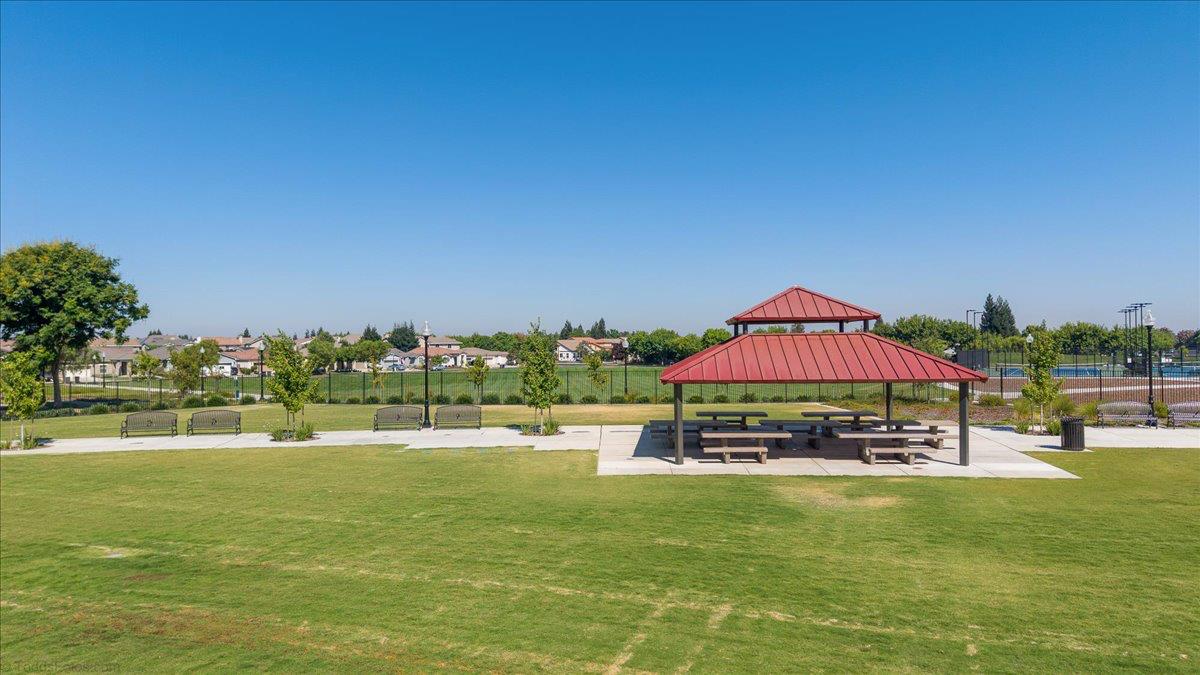 564 Old Bluff Ct, Oakdale, CA 95361