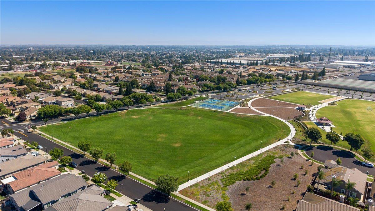 564 Old Bluff Ct, Oakdale, CA 95361